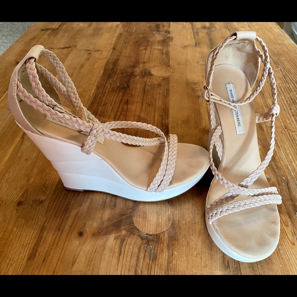 Diane von Furstenberg beige leather platform wedge